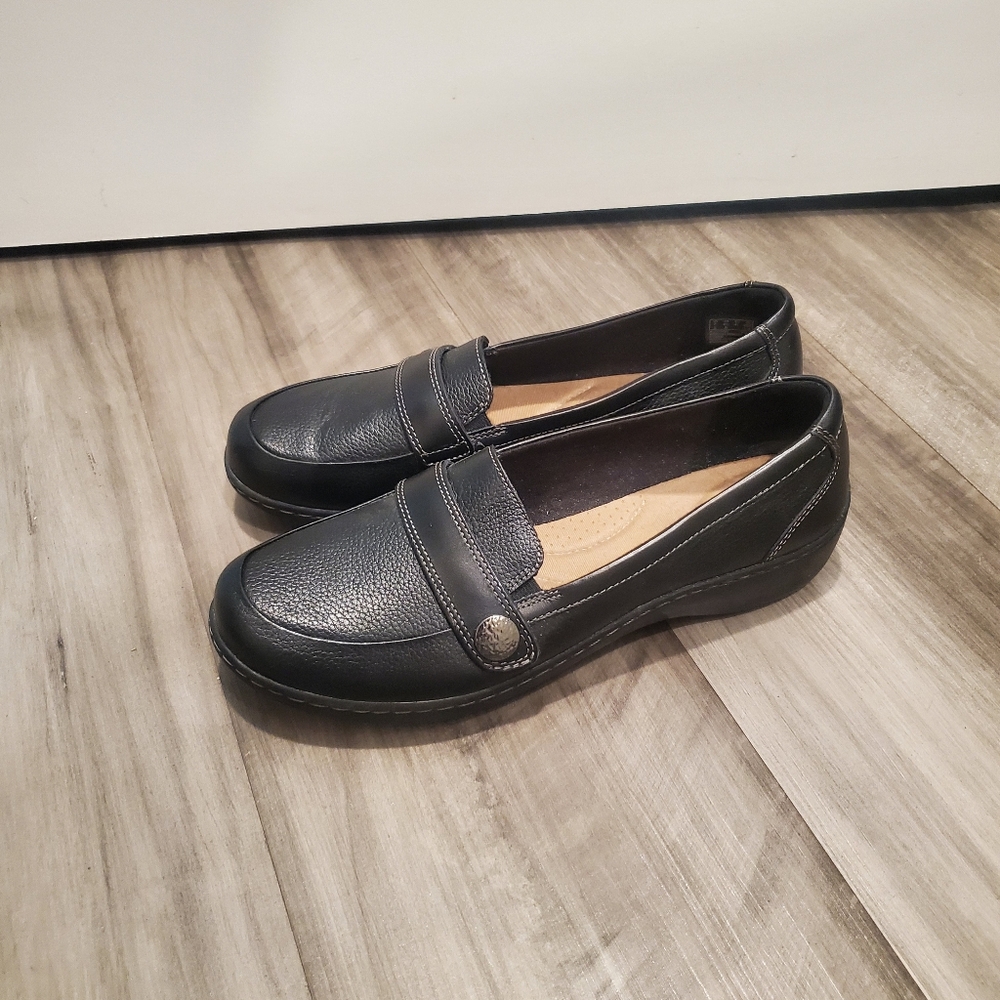 Clarks Cora Daisy Women Loafers. 9.5